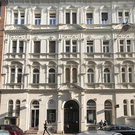 Apartment Little Americas Courts *