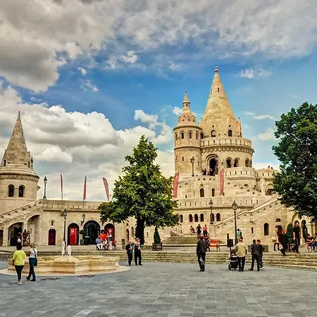 Little Americas Courts Budapest
