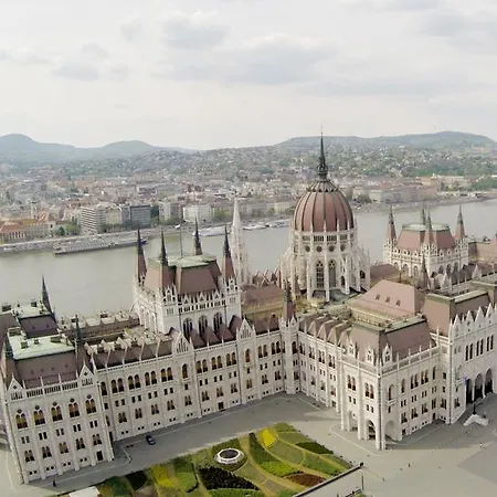 Little Americas Courts Apartment Budapest