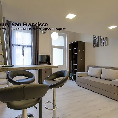Apartment Little Americas Courts